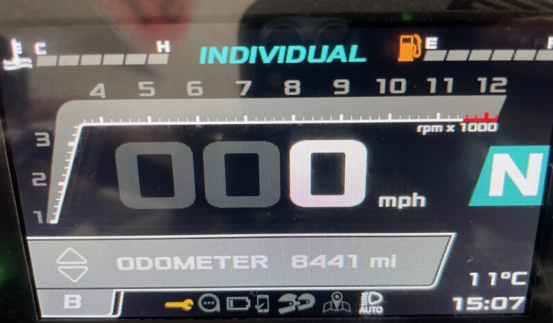 Aprilia Tuono 660 full