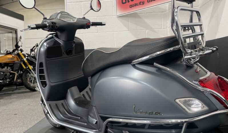 Piaggio Vespa GTS 300 SuperSport full