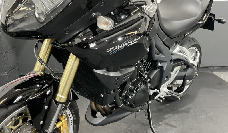 Triumph Tiger 1050 full