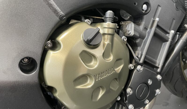 Yamaha FZ1 1000 full