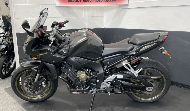 Yamaha FZ1 1000 full