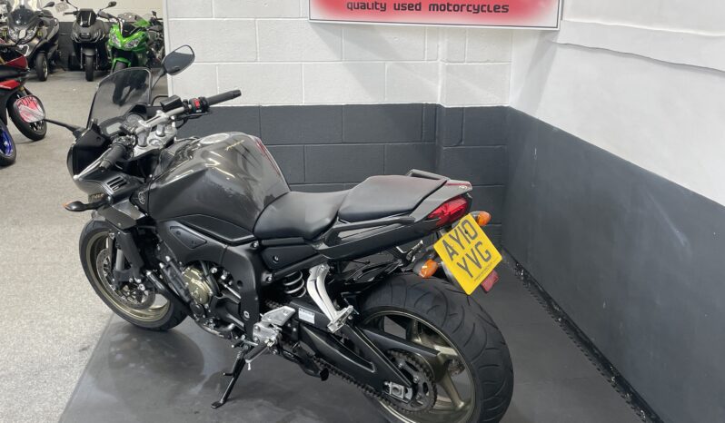 Yamaha FZ1 1000 full