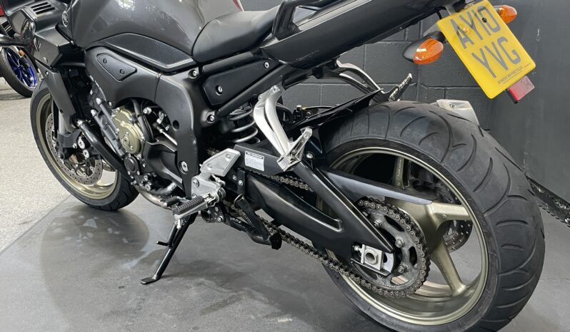 Yamaha FZ1 1000 full