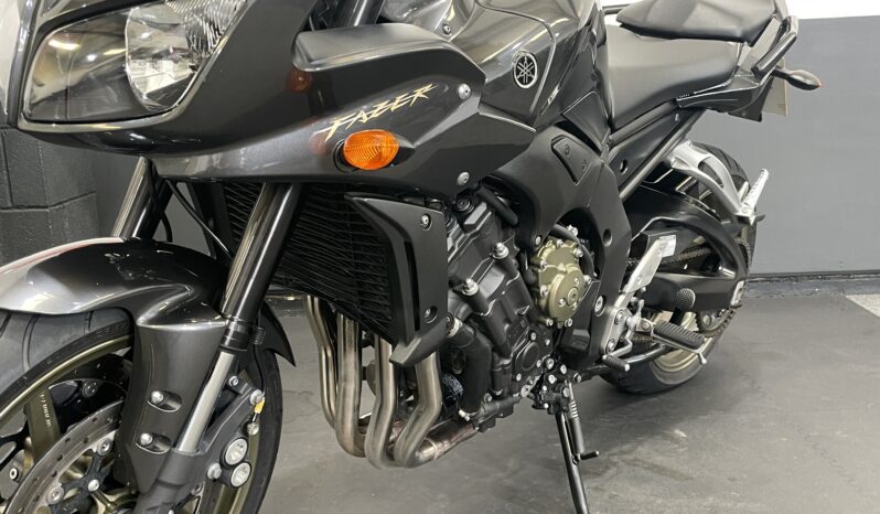 Yamaha FZ1 1000 full
