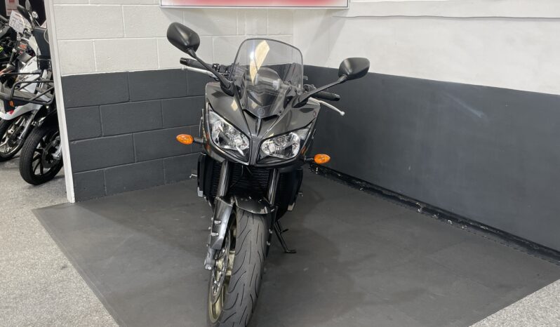 Yamaha FZ1 1000 full