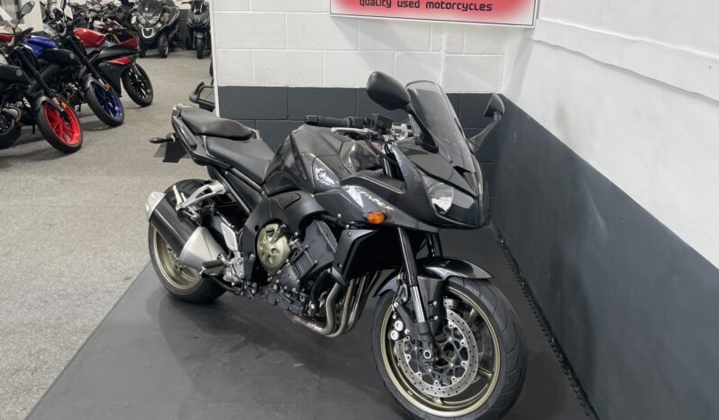 Yamaha FZ1 1000 full