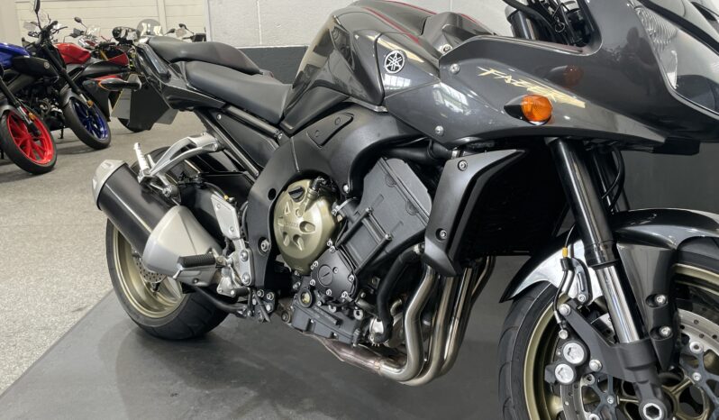 Yamaha FZ1 1000 full