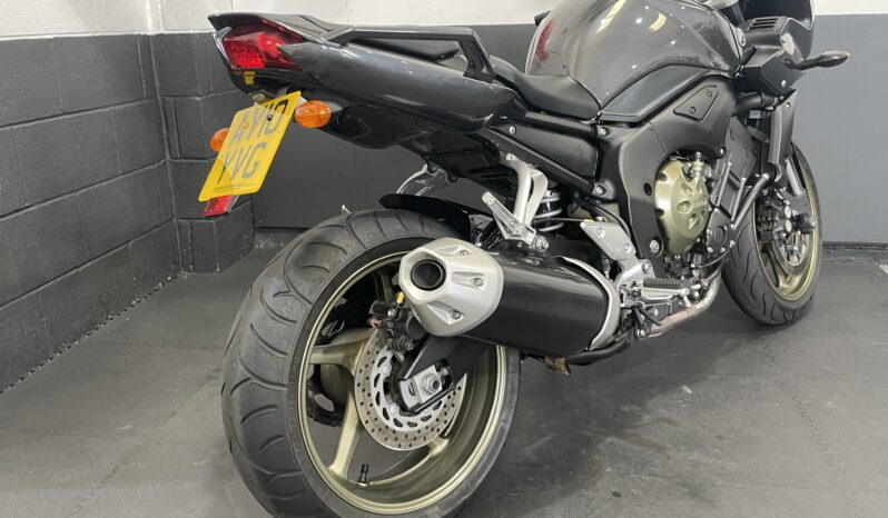 Yamaha FZ1 1000 full