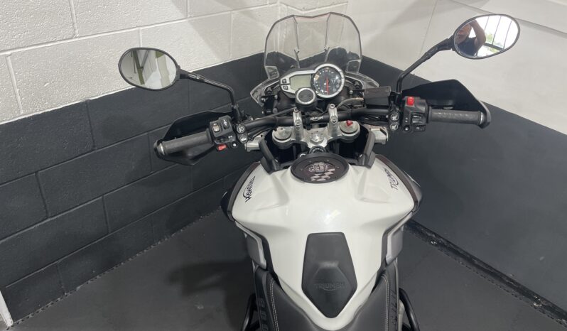 Triumph Tiger 800 full
