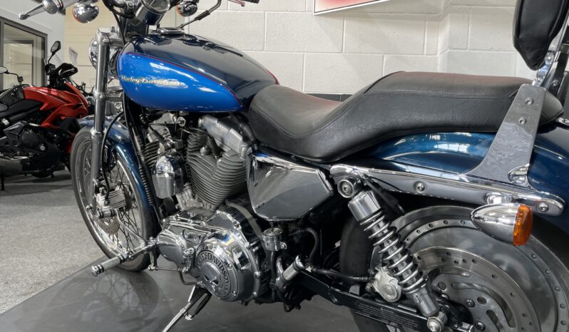 Harley – Davidson Sportster 883 full