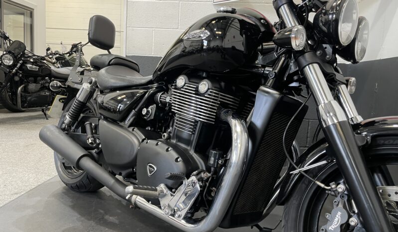 Triumph Thunderbird Storm full