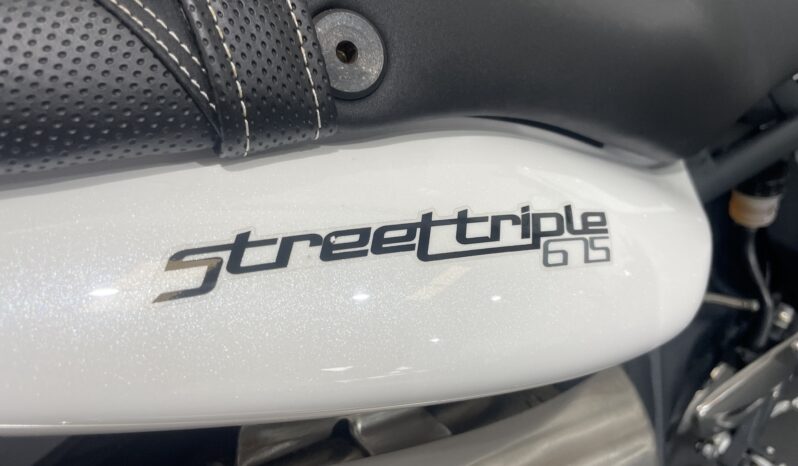 Triumph Street Triple 675 full
